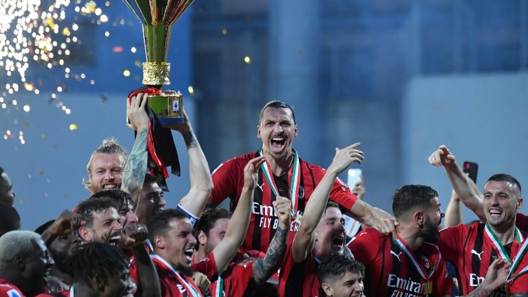 حقق ميلان لقب الدوري الايطالي عام 2022 للمرة الاولى منذ 2011