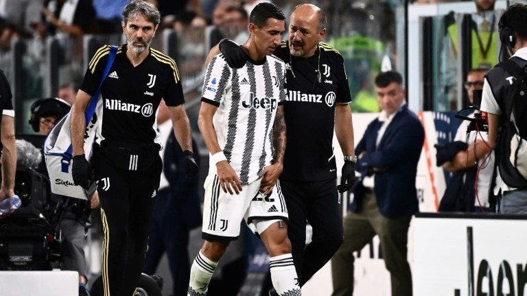 الارجنتيني أنخل دي ماريا بعد تعرضه للاصابة خلال مباراة يوفنتوس ومضيفه ساسوولو في الدوري الايطالي لكرة القدم. ساسوولو في 15 اب/اغسطس 2022