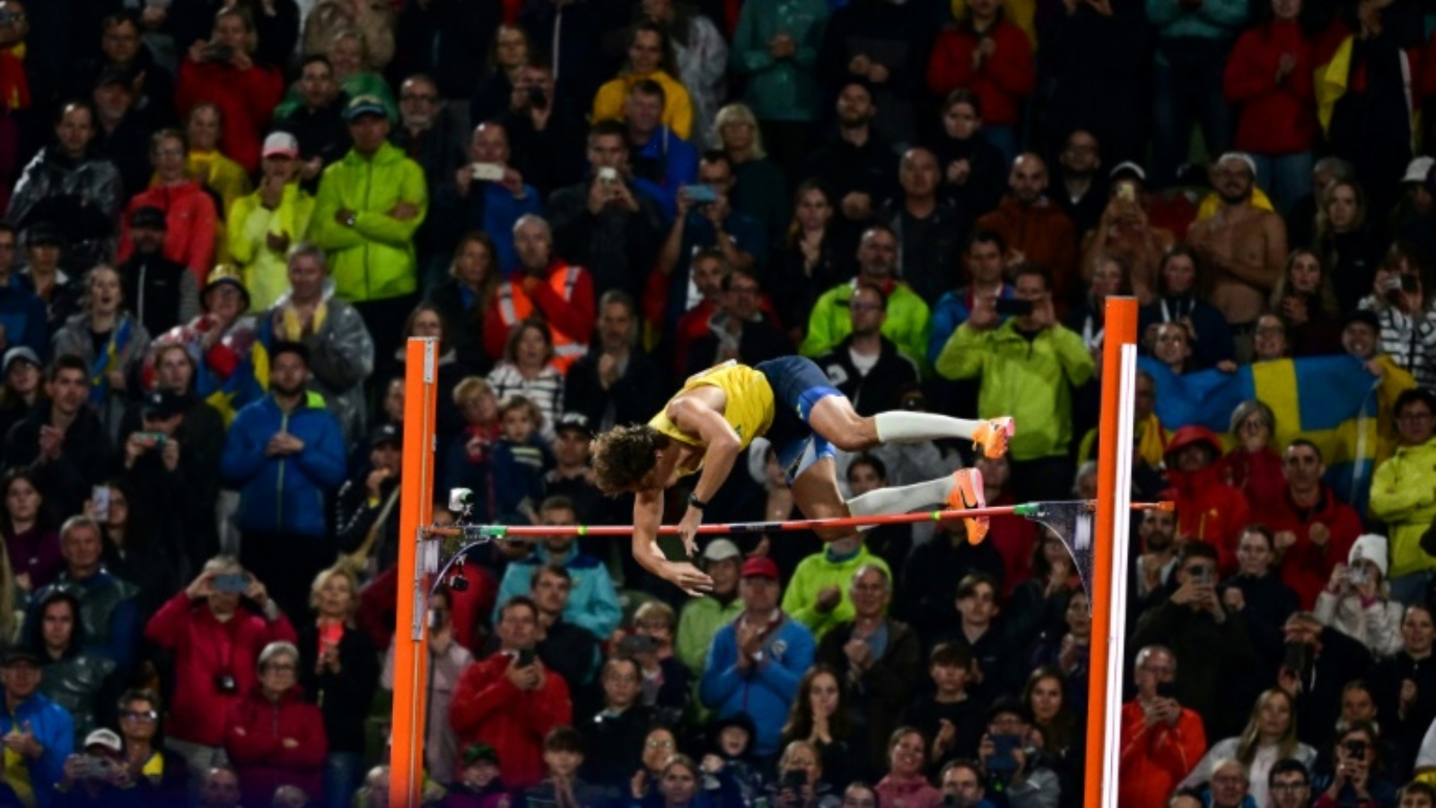 السويدي أرمان دوبلانتيس خلال مشاركته في القفز بالزانة في بطولة أوروبا لألعاب القوى في ميونيخ في 20 أغسطس 2022 