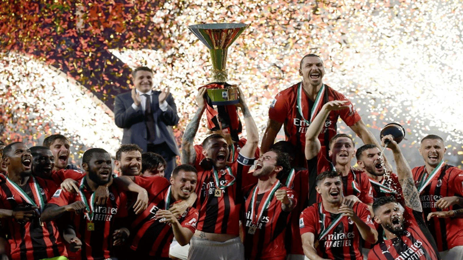 ميلان يُحقق لقب الدوري الايطالي لكرة القدم عام 2021 للمرةِ الاولى منذ 2011