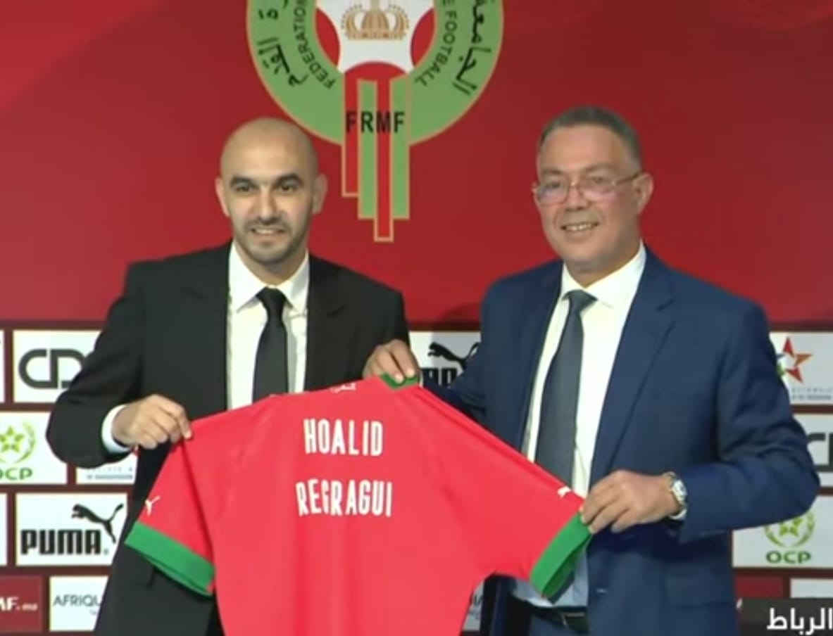 فوزي لقجع رئيس الجامعة الملكية المغربية لكرة القدم، في حفل تقديم المدرب الجديد للمنتخب المغربي لكرة القدم وليد الركراكي