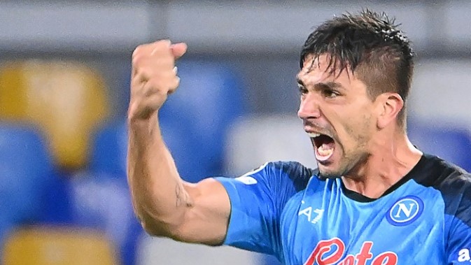 المهاجم الارجنتيني جيوفاني سيميوني يحتفل بعد التسجيل لنابولي الايطالي في مرمى ضيفه ليفربول الانكليزي في دوري أبطال أوروبا لكرة القدم. نابولي في 7 ايلول/سبتمبر 2022