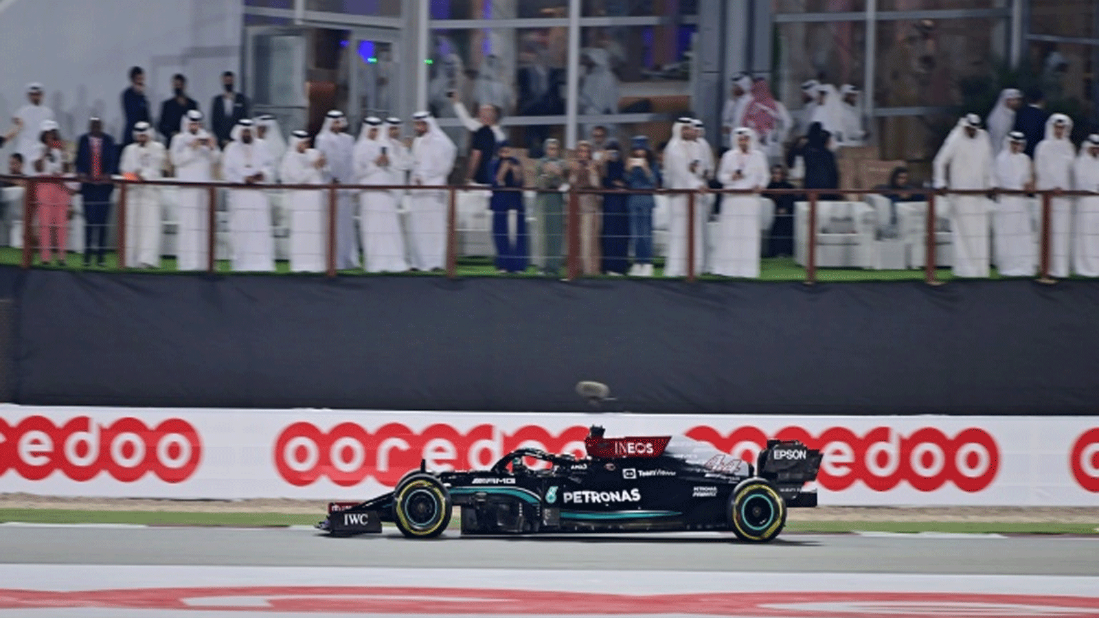 سائق مرسيدس البريطاني لويس هاميلتون يفوز بالنسخة الاولى من جائزة قطر الكبرى على حلبة لوسيل الدولية في 21 تشرين الثاني/نوفمبر 2021