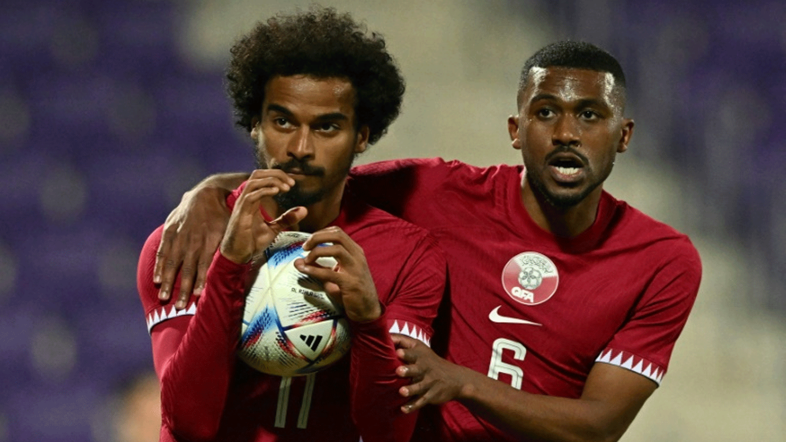 مهاجم قطر أكرم عفيف يحتفل بتسجيله هدف في الودية ضد تشيلي في فيينا. 27 أيلول/سبتمر 2022