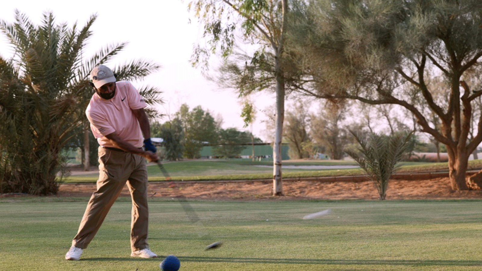 مدرب الغولف فرج مزهر يرى أن شغفه باللعبة امتدّ ليطال زملاءه السعوديين