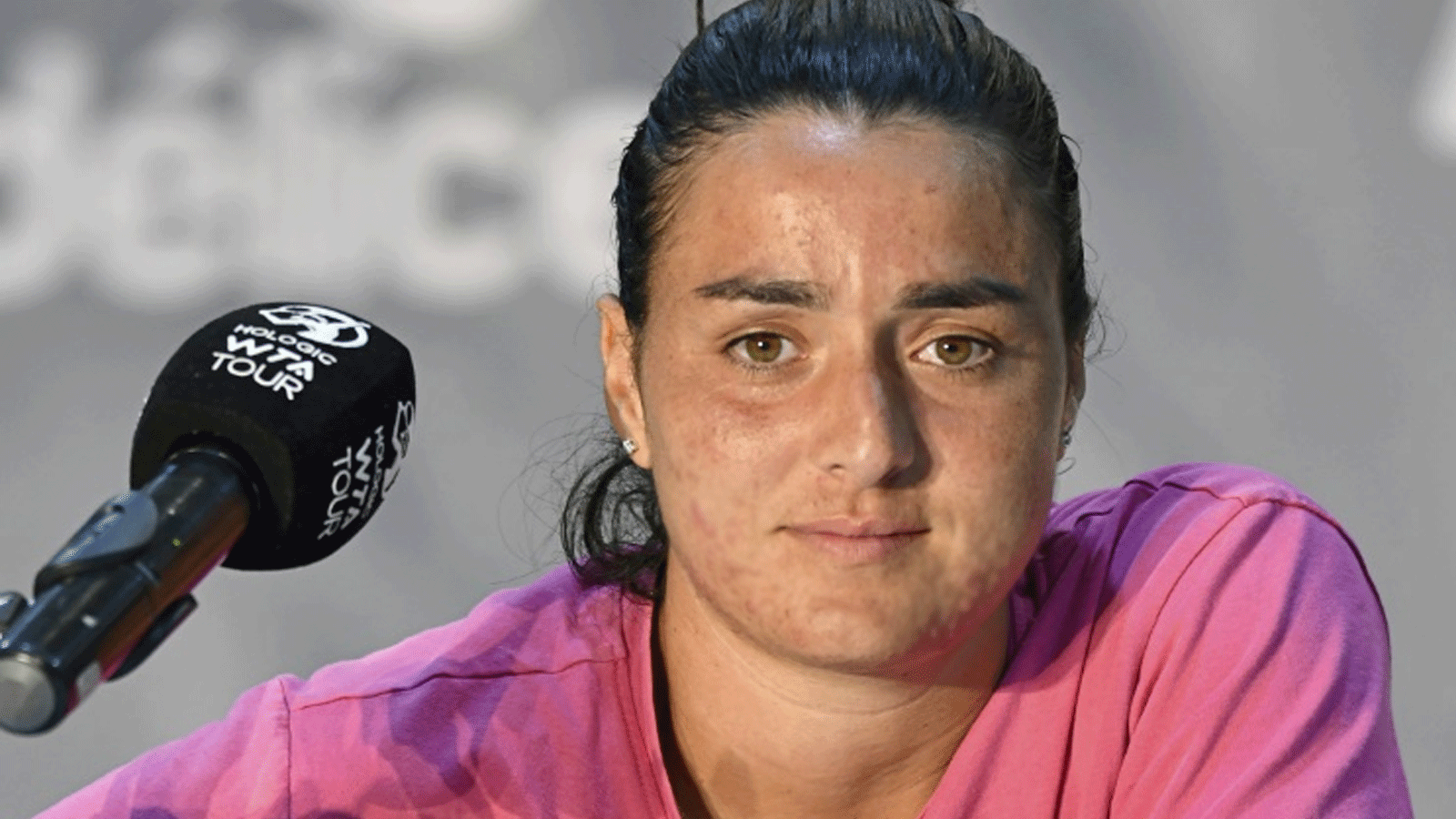 التونسية أنس جابر خلال المؤتمر الصحافي على هامش دورة الياسمين في كرة المضرب في المنستير> تونس في 2 تشرين الاول/اكتوبر 2022