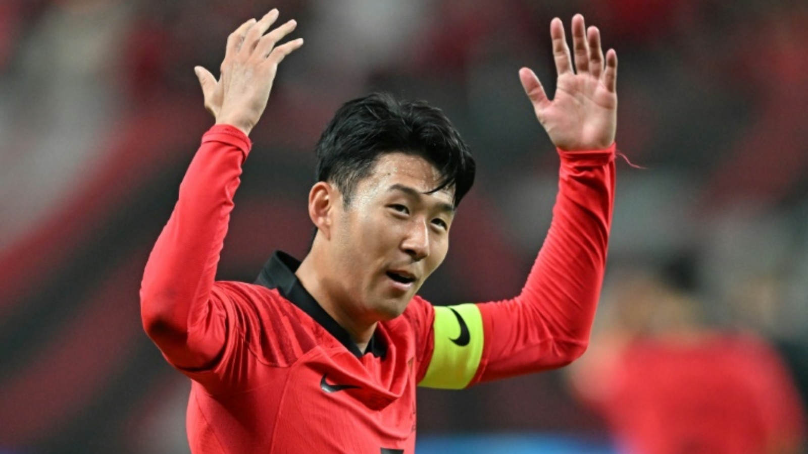 لقطة لمهاجم كوريا الجنوبية سون هيونغ-مين خلال مباراة منتخب بلاده ضد الكاميرون. 27 سبتمبر 2022