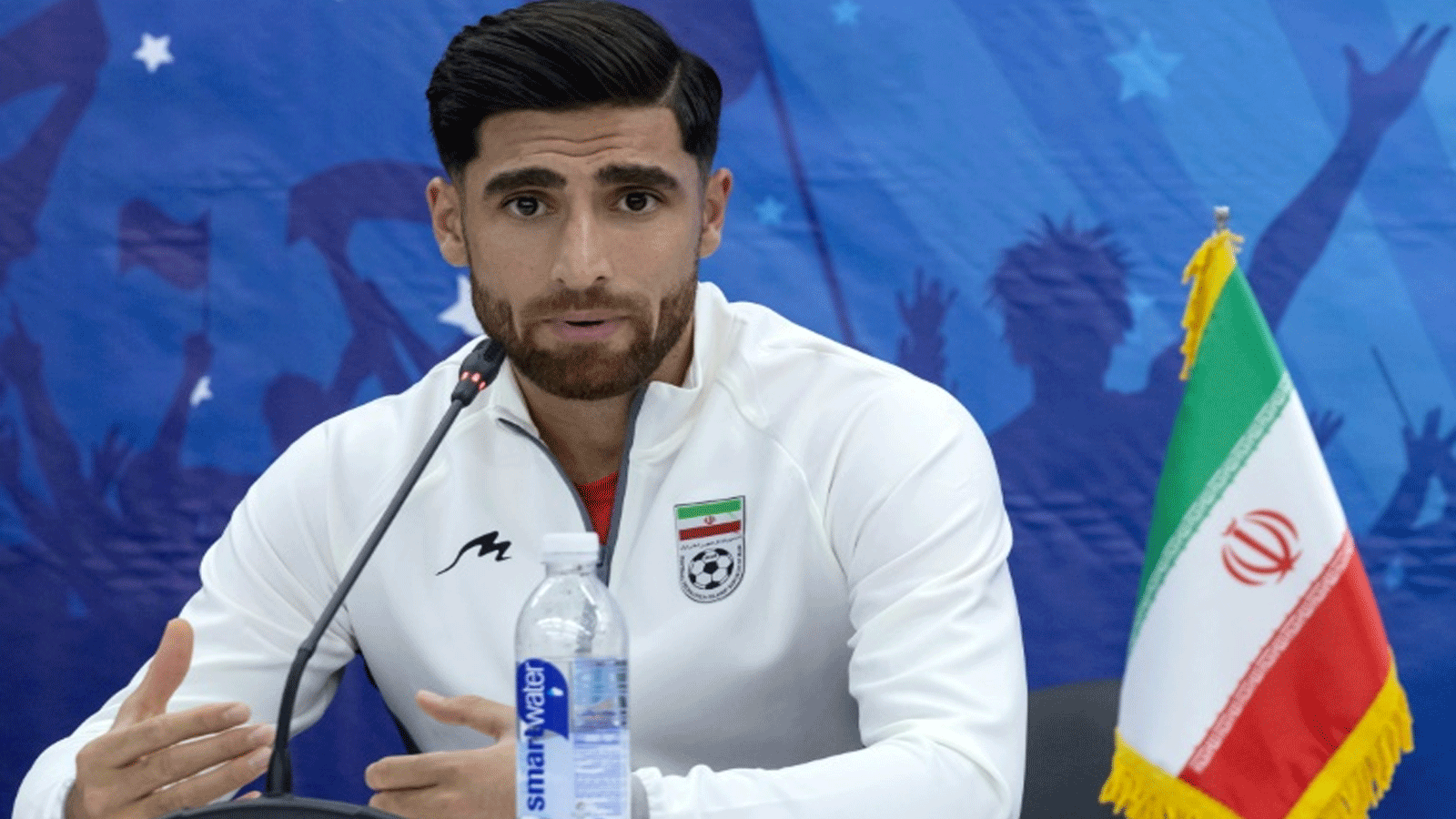 اللاعب الإيراني علي رضا جهانبخش خلال مؤتمر صحافي في الدوحة قبل ثلاثة ايام من انطلاق مونديال قطر 2022