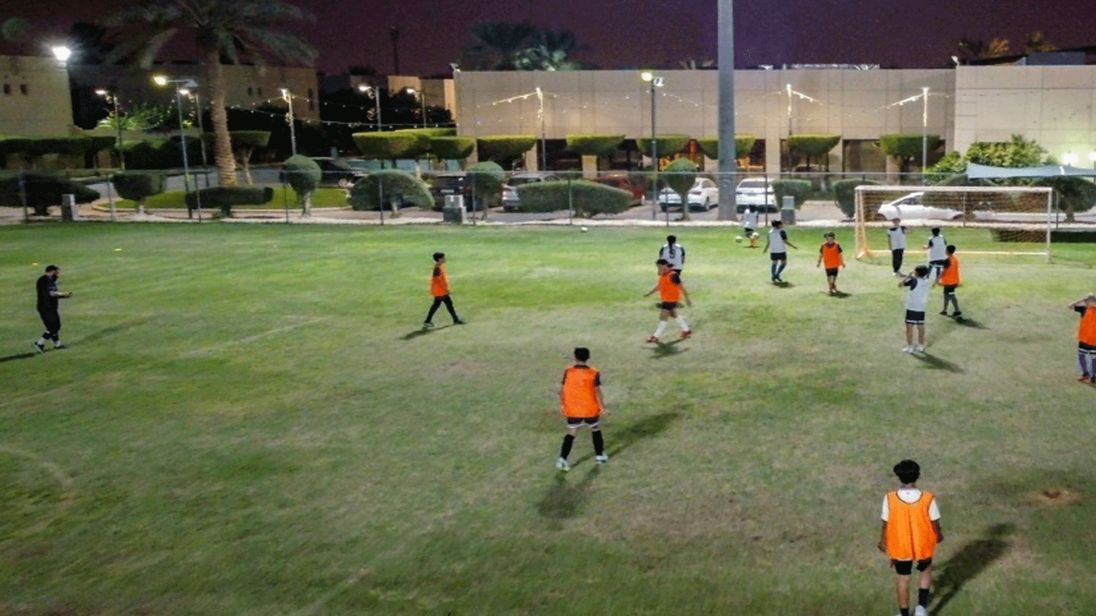 حصة تدريب على كرة القدم في اطار الاكاديمية الفرنسية في الرياض في 13 تشرين الثاني/نوفمبر 2022 
