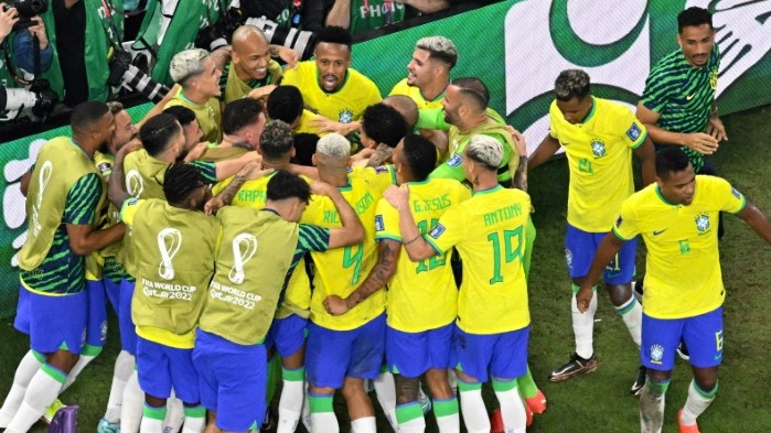 لاعبو البرازيل يحتفلون بهدف الفوز على سويسرا خلال مونديال قطر على ملعب 974 في الدوحة في 28 تشرين الثاني/نوفمبر 2022