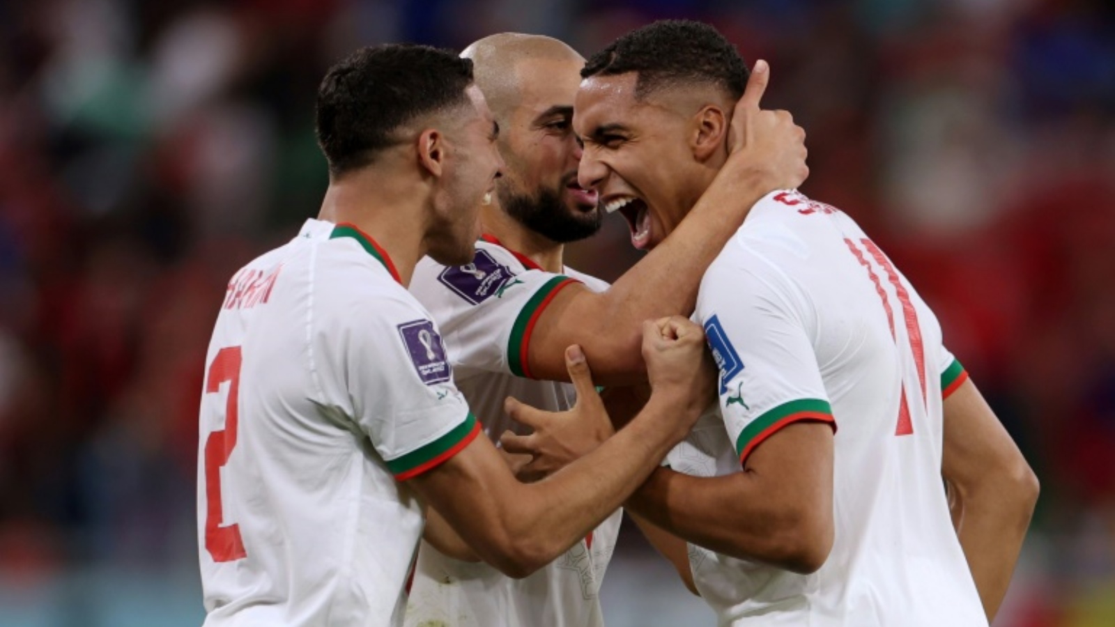 لاعبو المنتخب المغربي يحتفلون بهز شباك بلجيكا (2-صفر) في مونديال قطر في 27 نوفمبر 2022.