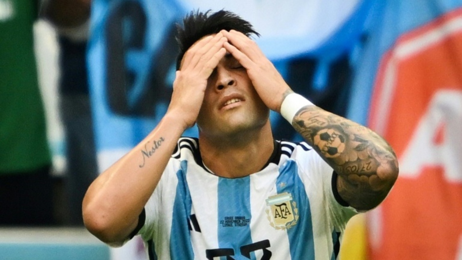 رد فعل الأرجنتيني لاوتارو مارتينيس بعد تسجيله هدفاً ألغاه حكم الفيديو المساعد 