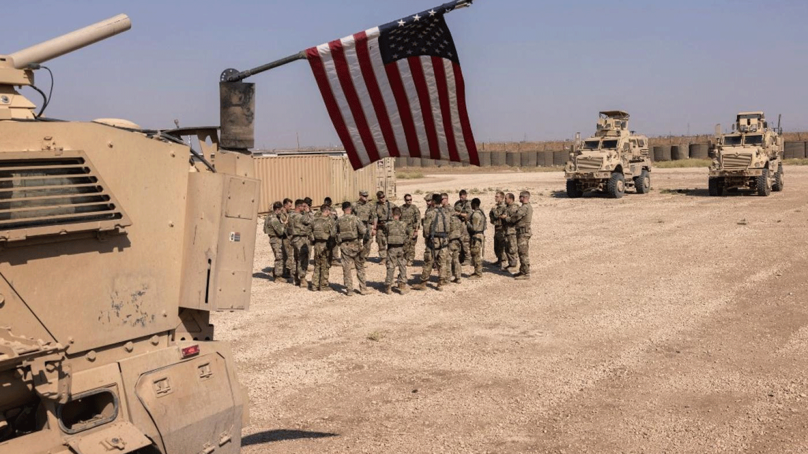 جنود من الجيش الأميريكي يستعدون للخروج في دورية من موقع قتالي بعيد في شمال شرق سوريا(أرشيفية)