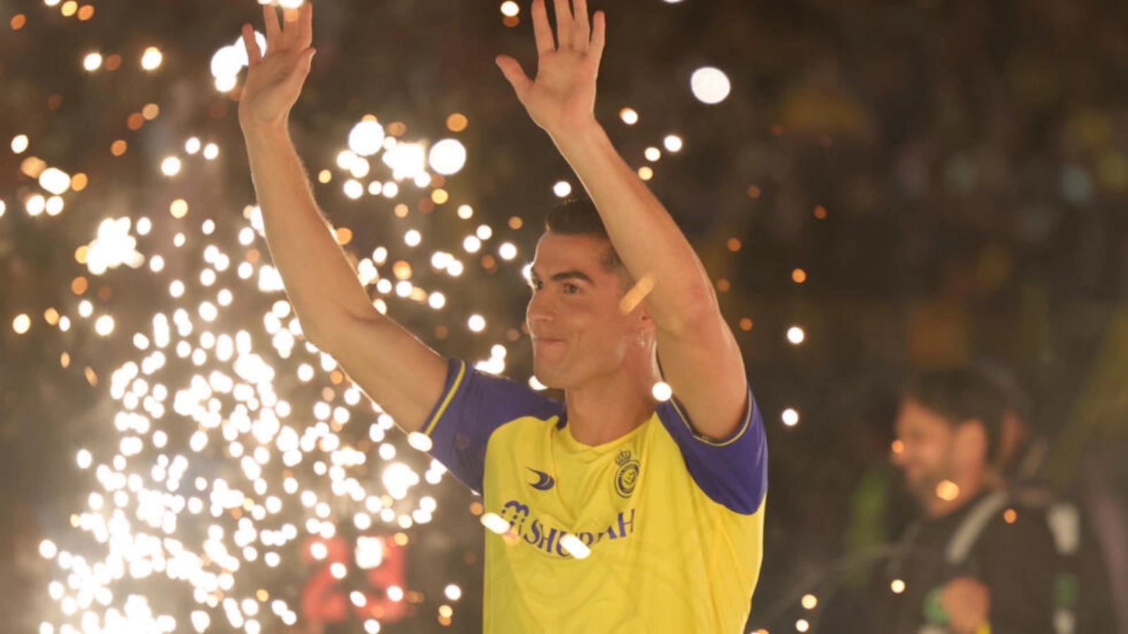 النجم البرتغالي كريستيانو رونالدو يصل إلى نادي النصر السعودي