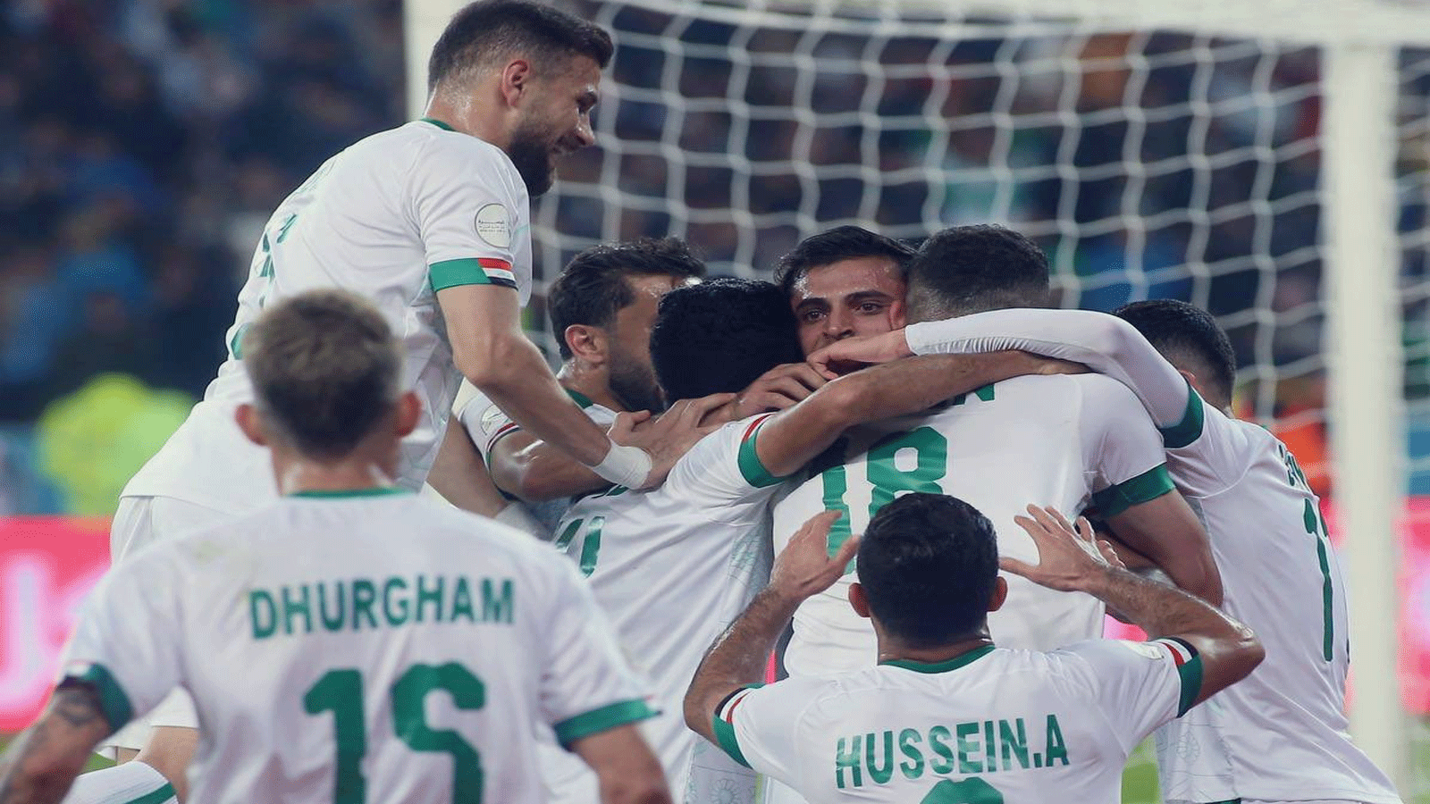 لاعبو العراق يحتفلون بفوزهم على عمان في نهائي كأس الخليج في كرة القدم. البصرة في 19 كانون الثاني/يناير 2023