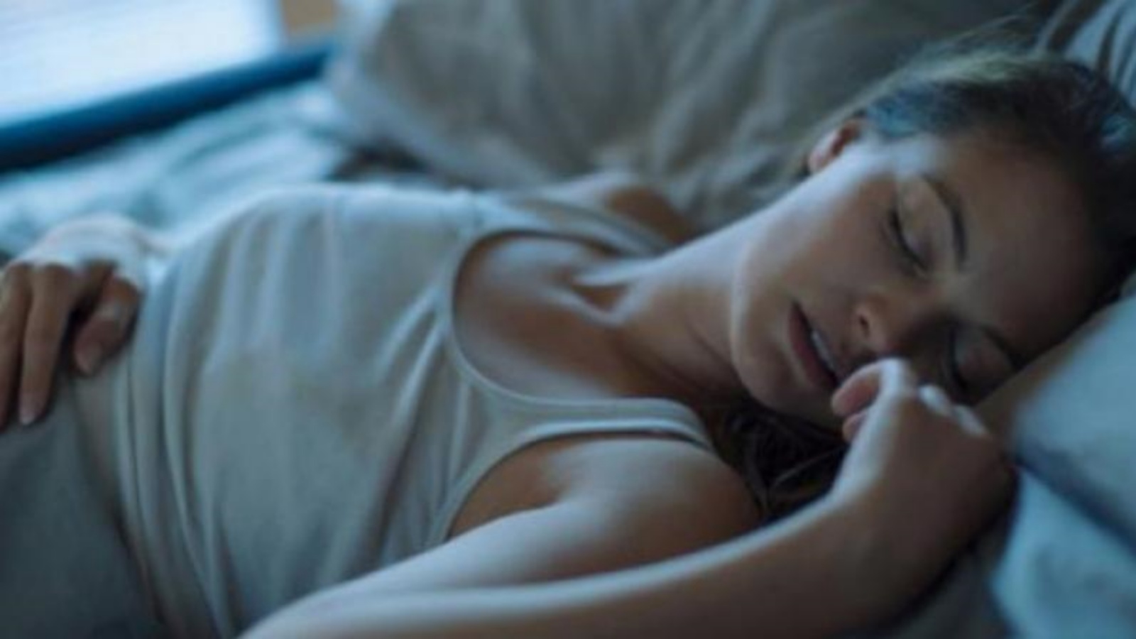 عادة ما يكون التكلم أثناء النوم غير ضار، لكنه قد يشير إلى اضطراب أو مشكلة صحية أكثر خطورة