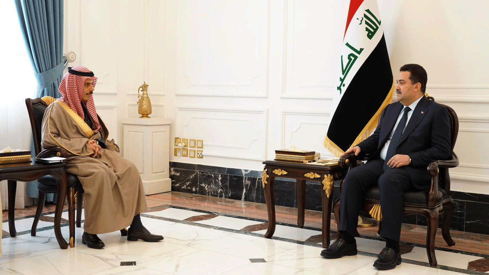 السوداني مجتمعاً في بغداد الخميس 2 شباط\فبراير 2023 مع وزير الخارجية السعودي الأمير فيصل بن فرحان (مكتبه)