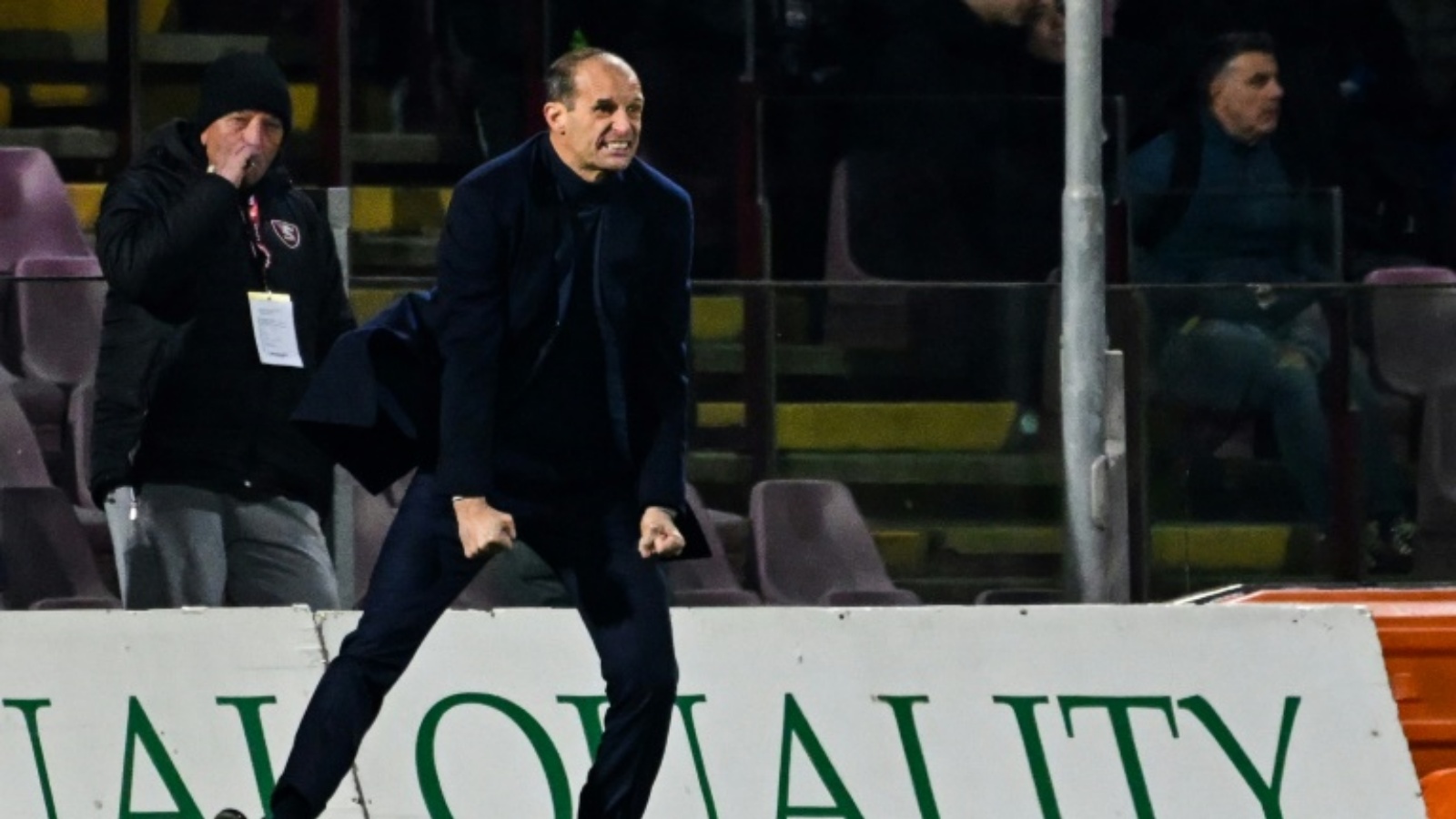 مدرب يوفنتوس ماسيميليانو أليغري خلال مباراة فريقه أمام ساليرنيتانا في الدوري الإيطالي في 7 فبراير 2023 