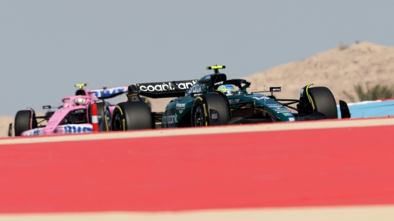 الاسباني فرناندو ألونسو خلال التجارب الحرة لجائزة البحرين الكبرى في فورمولا واحد في 3 آذار/مارس 2023