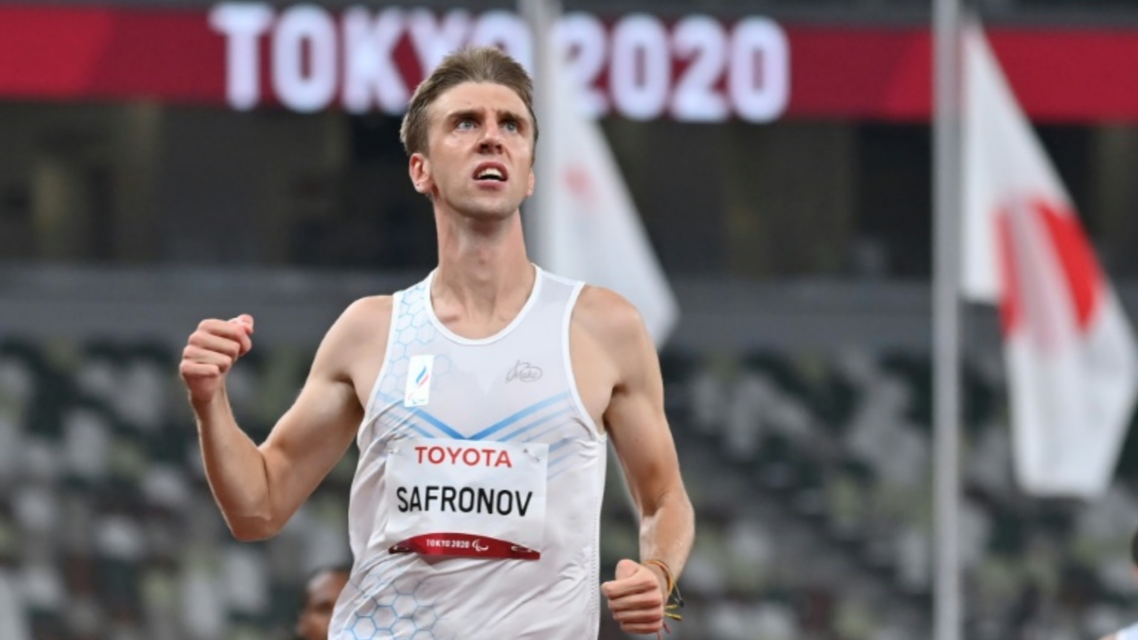 العداء الروسي دميتري سافرونوف خلال مشاركته في سباق 100 م في دورة الالعاب البارالمبية في طوكيو في 30 أغسطس 2021.