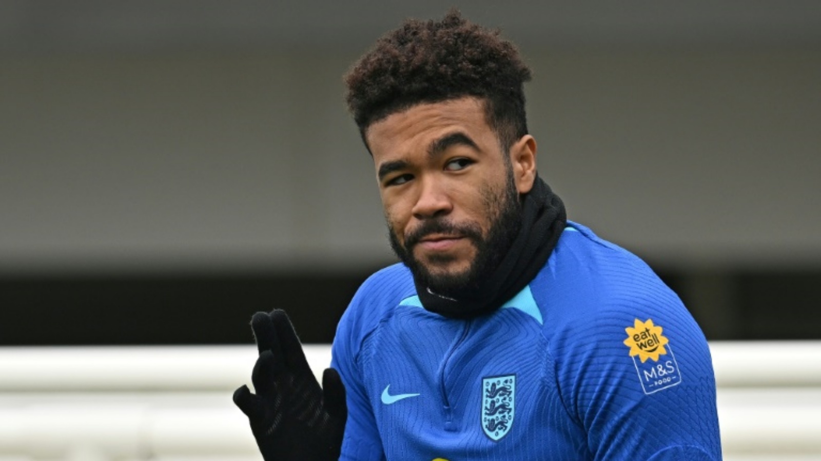 سيغيب المدافع الدولي الانكليزي ريس جيمس عن مواجهة منتخب بلاده أمام أوكرانيا ضمن منافسات الجولة الثانية من التصفيات المؤهلة لكأس أوروبا لكرة القدم