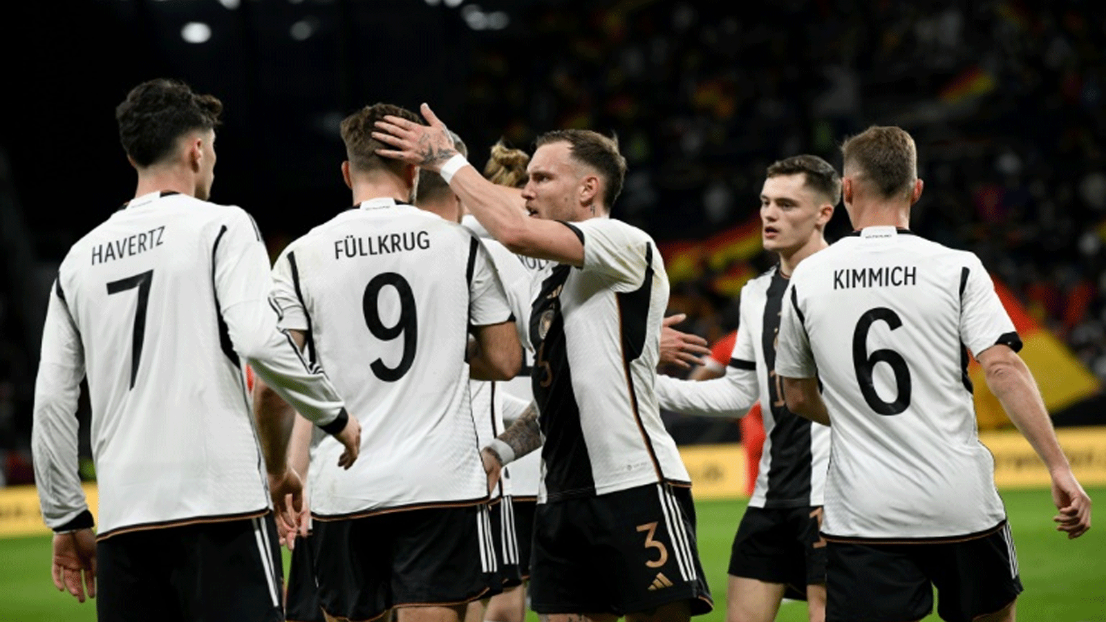 لاعبو ألمانيا يحتفلون بالهدف الثاني لنيكو فيولكروغ (الثاني من اليسار) في مرمى البيرو خلال لقاء ودي في كرة القدم. ماينتس، جنوب ألمانيا، في 25 اذار/مارس 2023