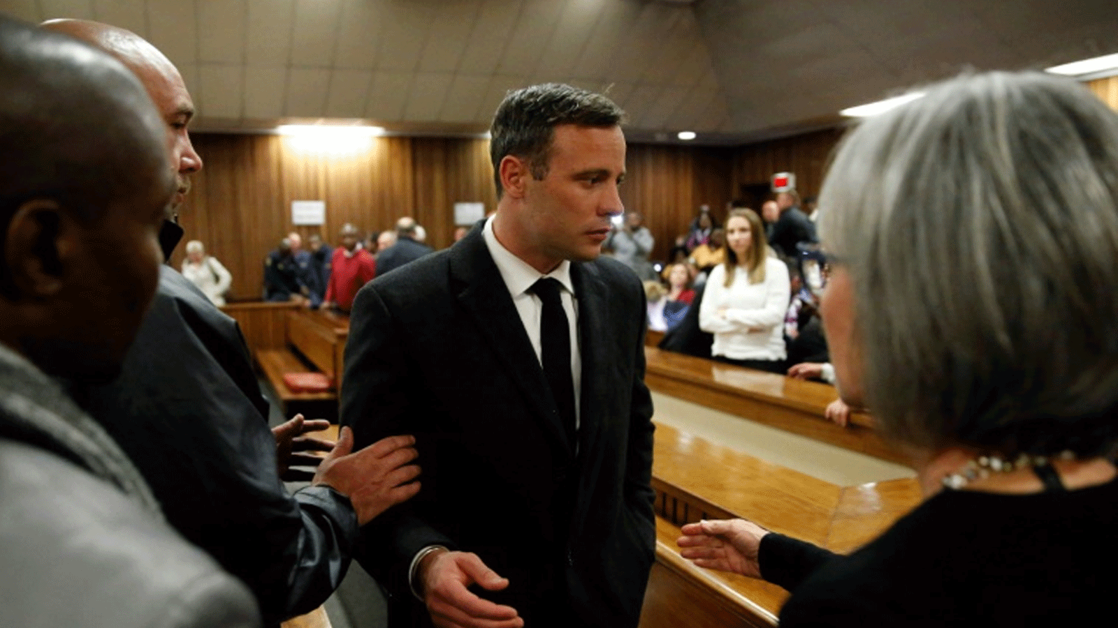 بيتوريوس الذي أصبح في أولمبياد لندن 2012 أول عداء مبتور الساقين يشارك في الألعاب الأولمبية