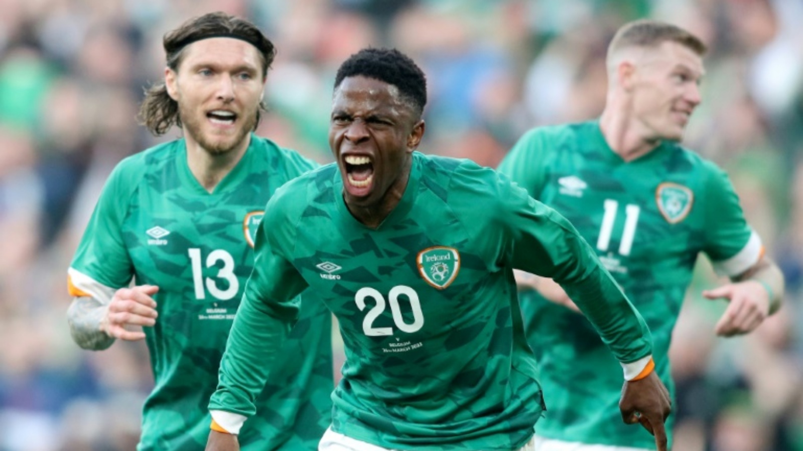 جناح منتخب جمهورية ايرلندا شيدوزي اوغبيني محتفلاً بتسجيله هدف التعادل في مرمى بلجيكا في مباراة ودية. 26 مارس 2022