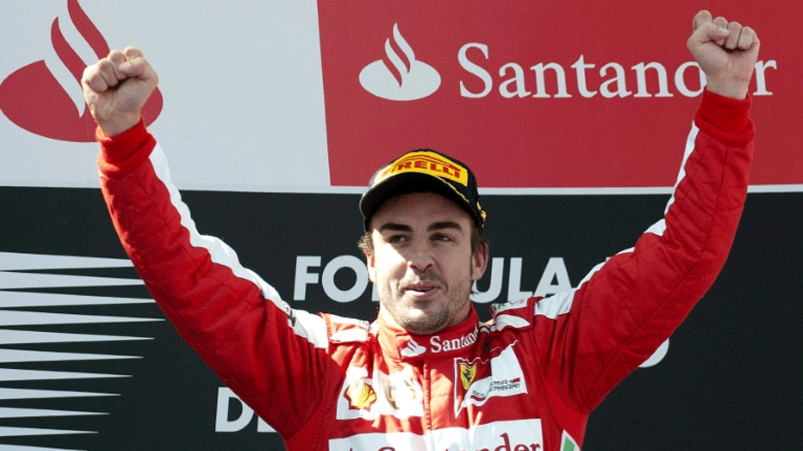 الإسباني فرناندو ألونسو يحتفل بفوزه الأخير في الفورمولا واحد مع فيراري خلال سباق جائزة إسبانيا الكبرى 2013