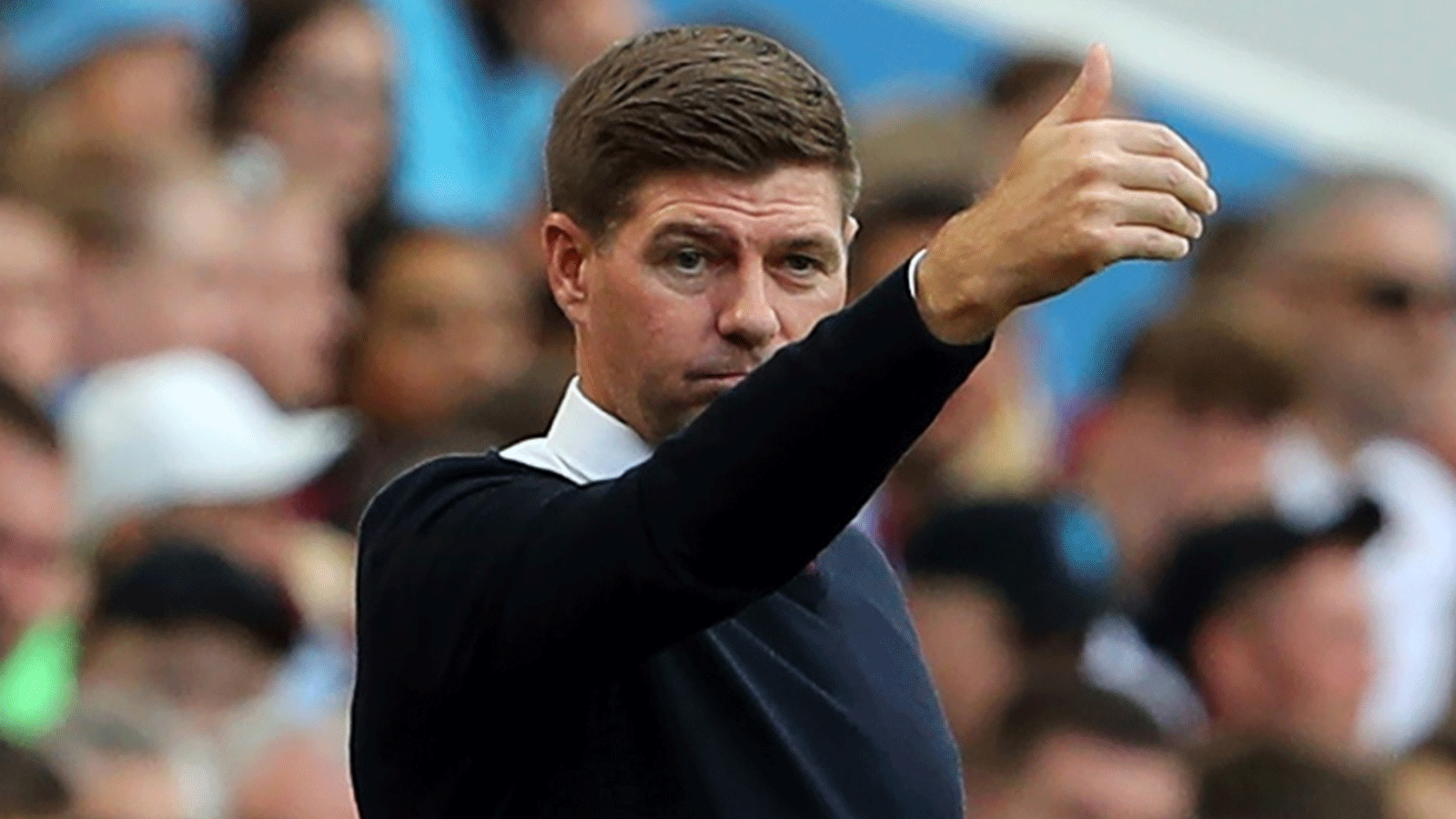 المدرّب الإنكليزي ستيفن جيرارد خلال لقاء استون فيلا وويستهام في الدوري الإنكليزي على ملعب فيلا بارك في بيرمنغهام في وسط إنكلترا. 28 آب/أغسطس 2022 