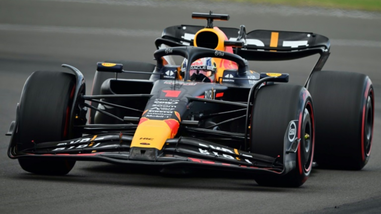 سائق ريد بول الهولندي ماكس فيرستابن خلال جائزة بريطانيا الكبرى للفورمولا واحد. سيلفرستون، وسط إنكلترا في 9 يوليو 2023
