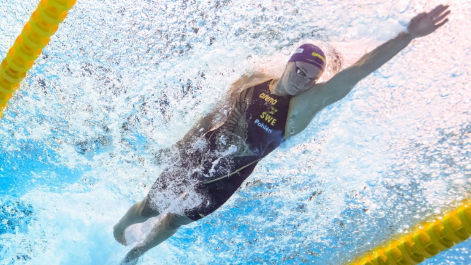 سيوستروم في طريقها لتحطيم الرقم العالمي في سباق 50 م حرة خلال بطولة العالم للسباحة في مدينة فوكوكا اليابانية في 29 يوليو 2023
