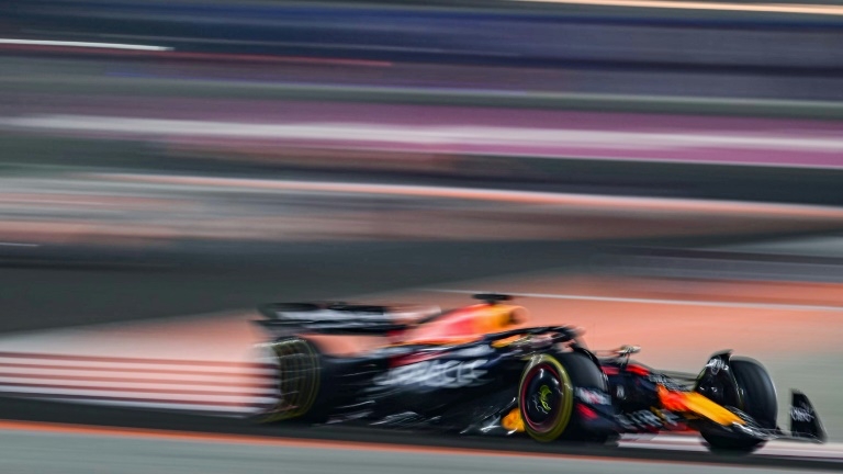 سائق ريد بول الهولندي ماكس فيرستابن خلال جائزة قطر الكبرى لسباقات الفورمولا واحد. لوسيل في 8 تشرين الأول/أكتوبر 2023