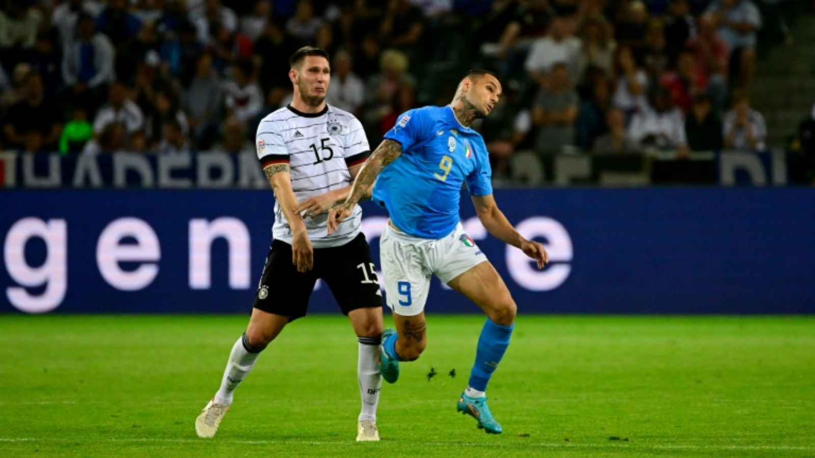 لم يسجل سكاماكا (يمين) بعد مع منتخب إيطاليا