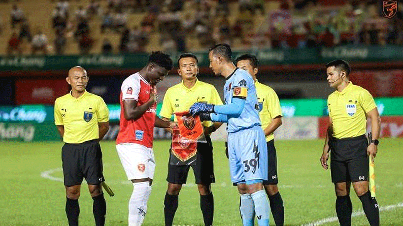 إيقاف حَكَم في تايلاند على خلفية اتهامات عنصرية(الاتحاد التايلاندي لكرة القدم)