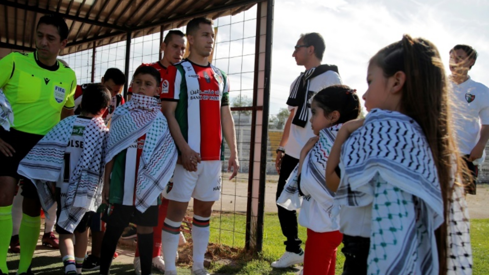 دخل لاعبو باليستينو مرتدين ألوان العلم الفلسطيني. 23 نوفمبر 2023