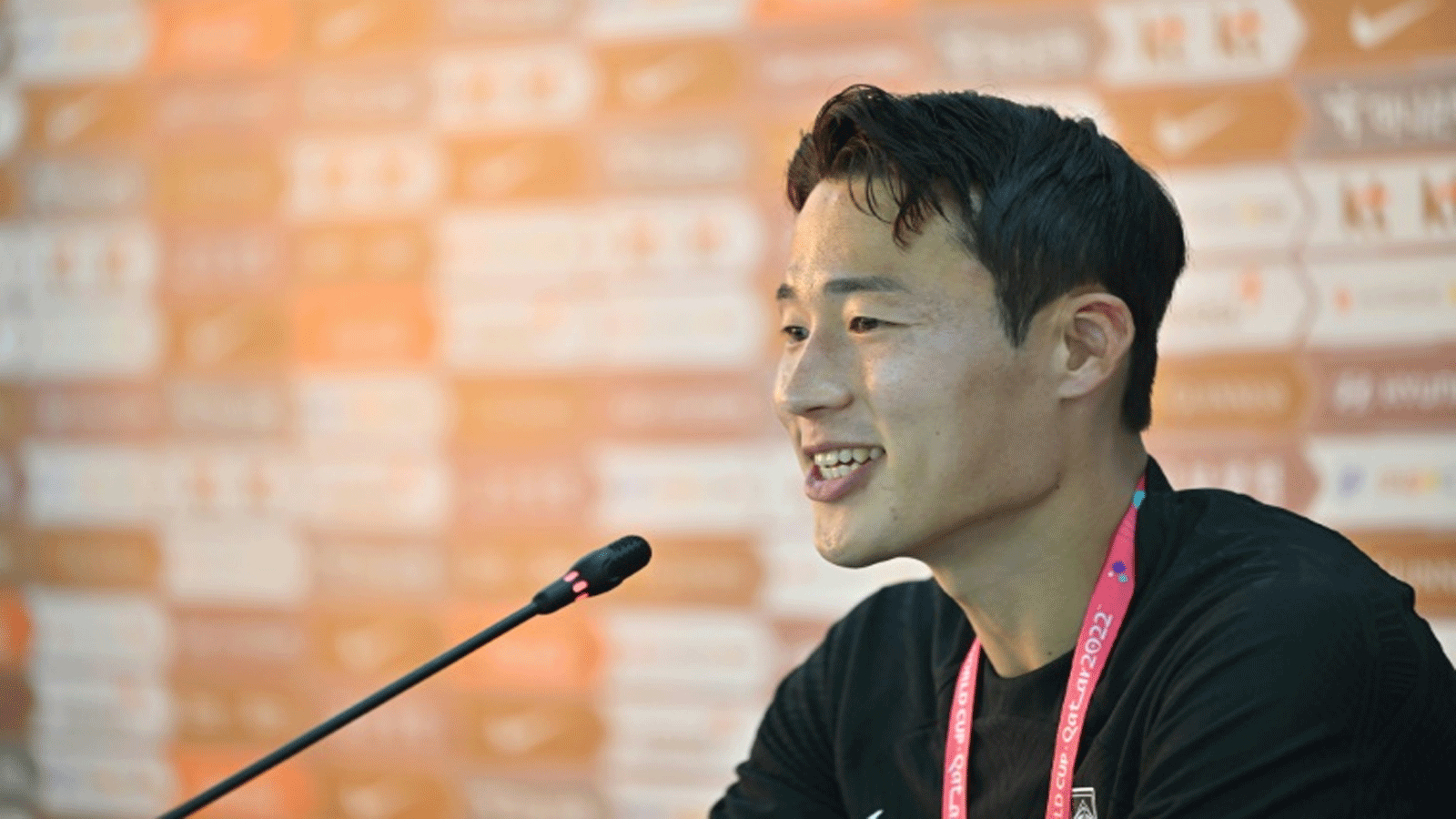 لاعب وسط كوريا الجنوبية سون جون-هو خلال مؤتمر صحافي في مونديال قطر. 22 تشرين الثاني/نوفمبر 2023
