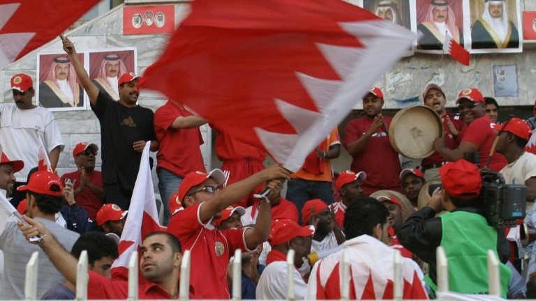 انتشت الجماهير البحرينية من نتائج منتخبها في عام 2004