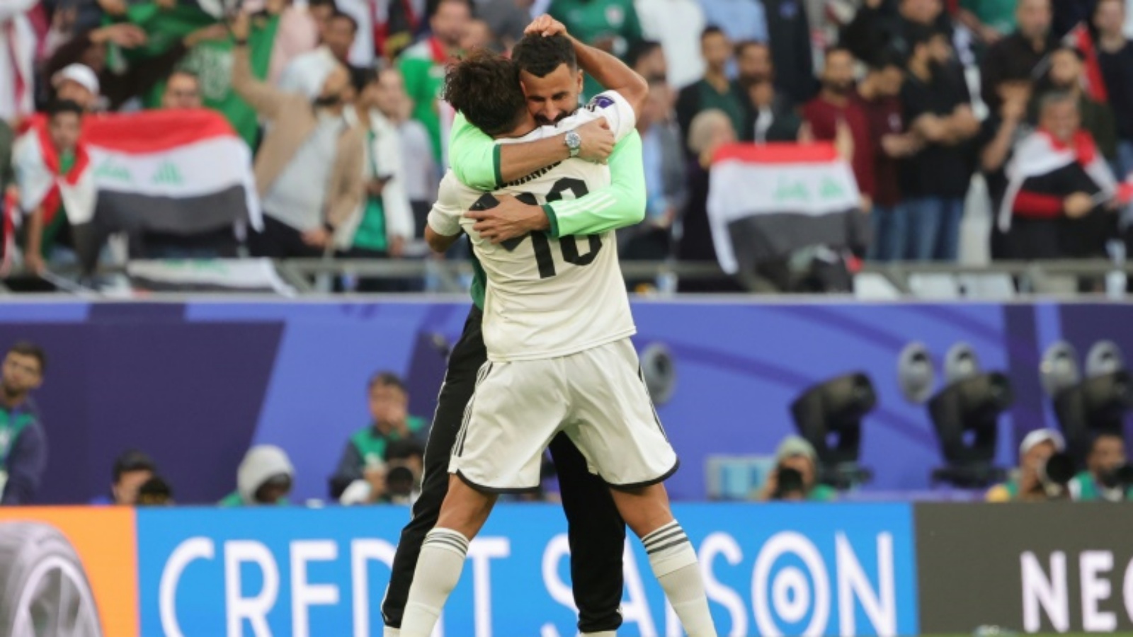 لاعبو العراق يحتفلون بعد فوزهم على اليابان بنتيجة 2-1 ضمن الجولة الثانية من منافسات المجموعة الرابعة لكأس آسيا لكرة القدم المقامة حاليا في الدوحة يوم الجمعة 19 كانون الثاني (يناير) 2024