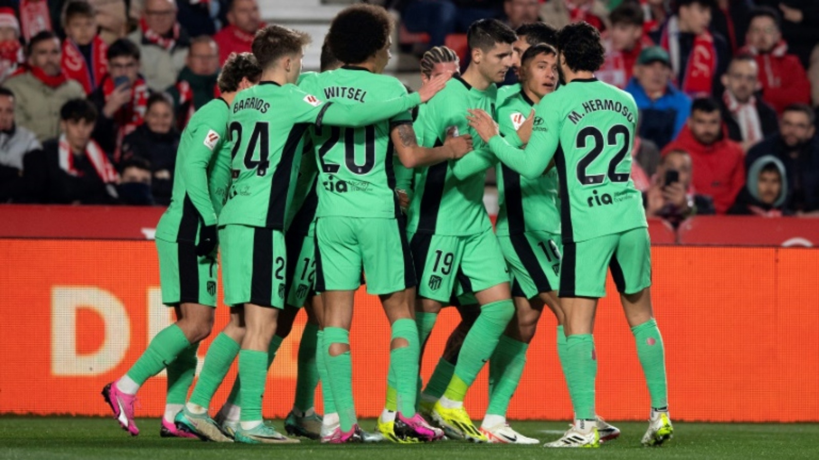 لاعبو اتلتيكو مدريد يحتفلون بهدف الفوز على غرناطة (1-0) في الدوري الاسباني في 22 كانون الثاني (نوفمبر) 2024