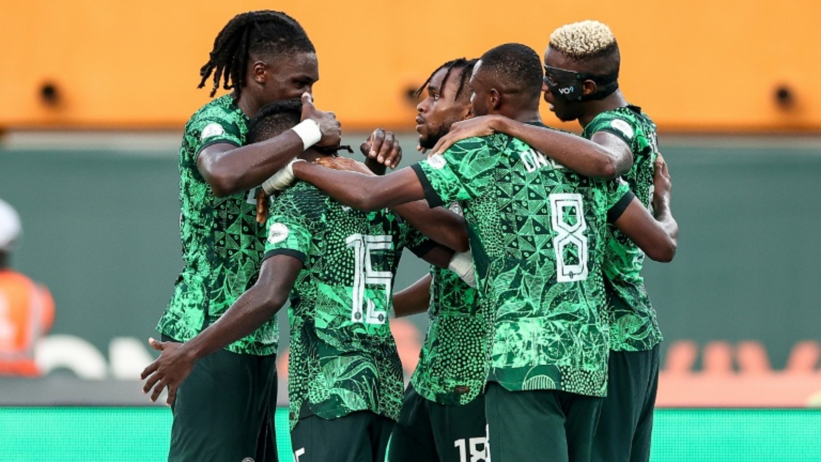 لاعبو نيجيريا بحتفلون بالهدف الأول في مرمى أنغولا في ربع نهائي كأس أمم إفريقيا على ملعب فيليكس أوفويت-بوانيي في أبيدجان في 2 شباط (فبراير) 2024