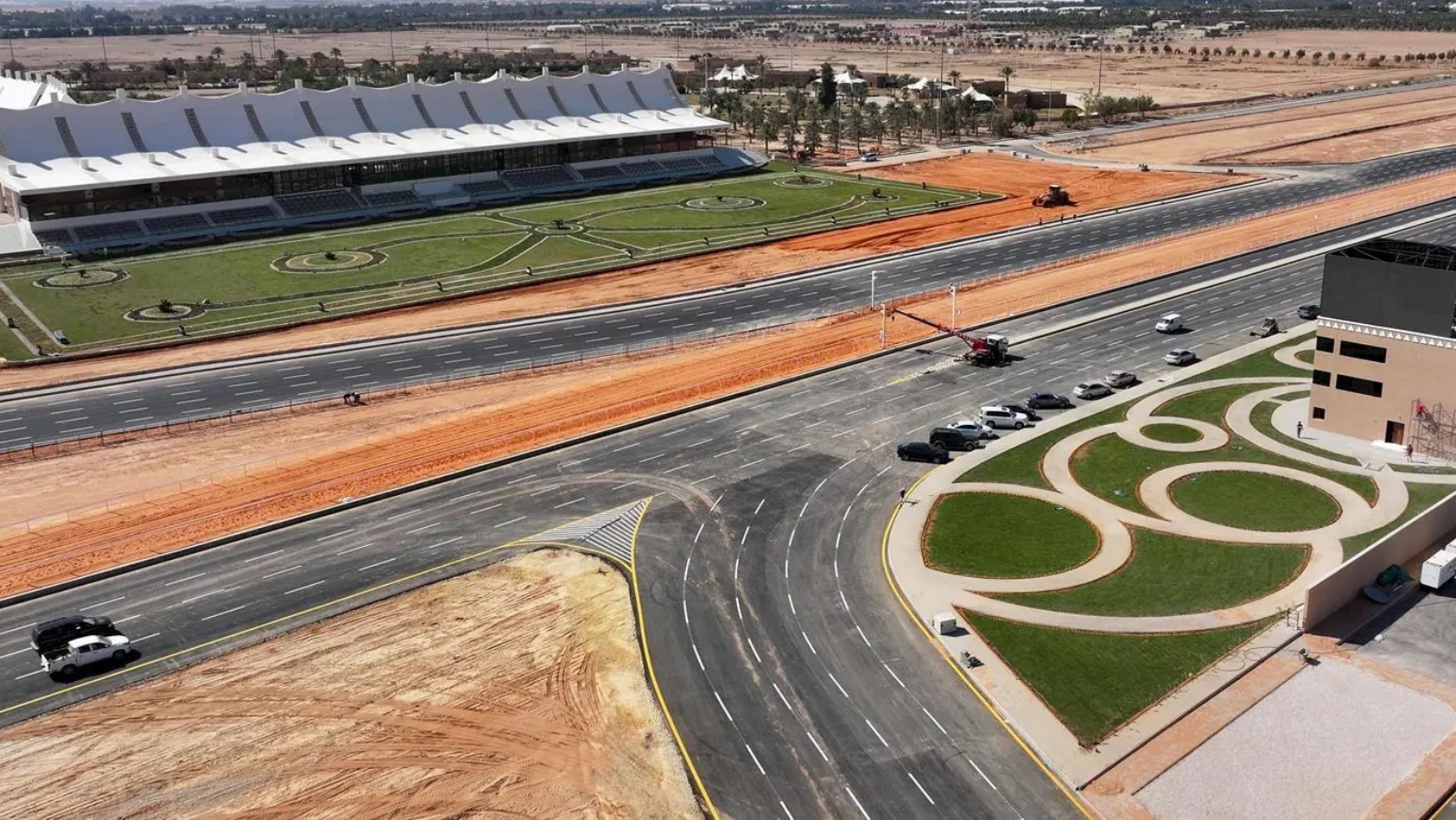 انطلاق أشواط النسخة الأولى من مهرجان خادم الحرمين الشريفين للهجن على أرض ميدان الجنادرية في الرياض