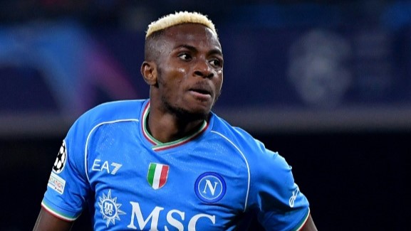 سجّل النيجيري فيكتور أوسيمهن مهاجم نابولي 11 هدفاً في الدوري الإيطالي لكرة القدم هذا الموسم، بينهما ثلاثية 