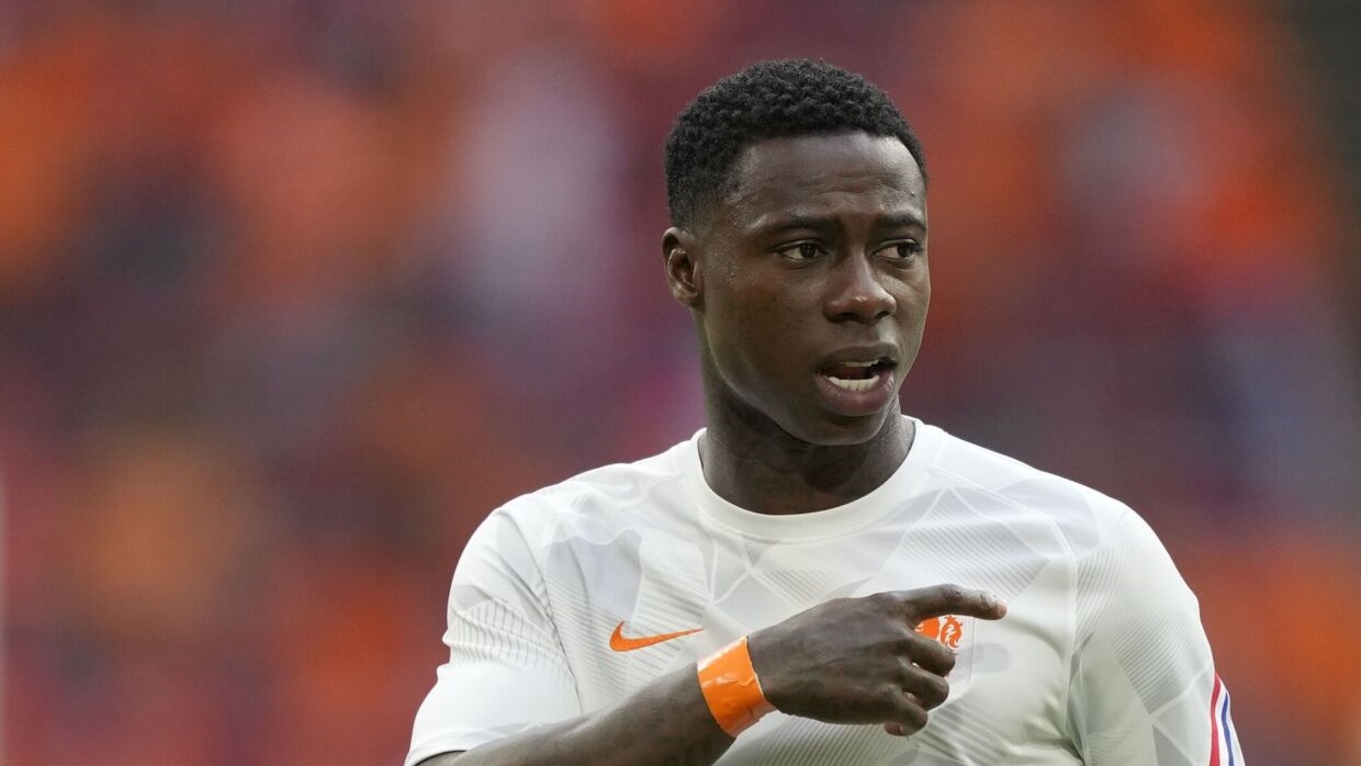 يلعب المهاجم الهولندي الدولي السابق كوينسي بروميس مع سبارتاك موسكو الروسي لكرة القدم حالياً