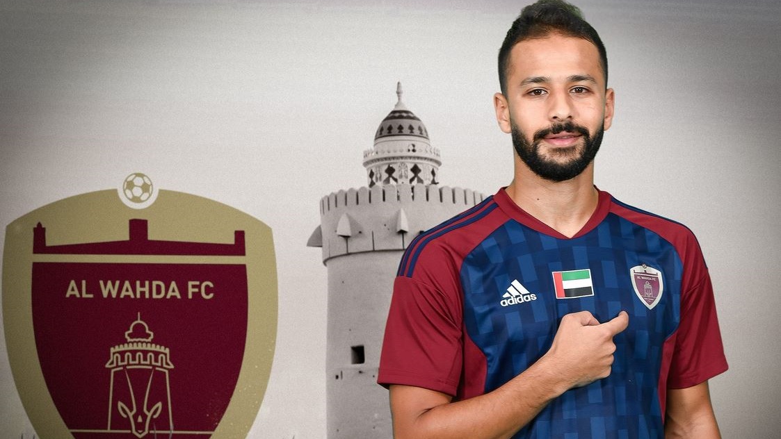 اللاعب الدولي المصري أحمد رفعت بقميص نادي الوحدة الإماراتي
