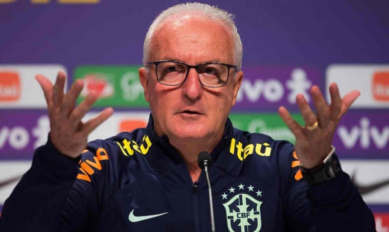 المدرب الجديد للمنتخب البرازيلي لكرة القدم دوريفال جونيور متحدثاً خلال مؤتمر صحافي