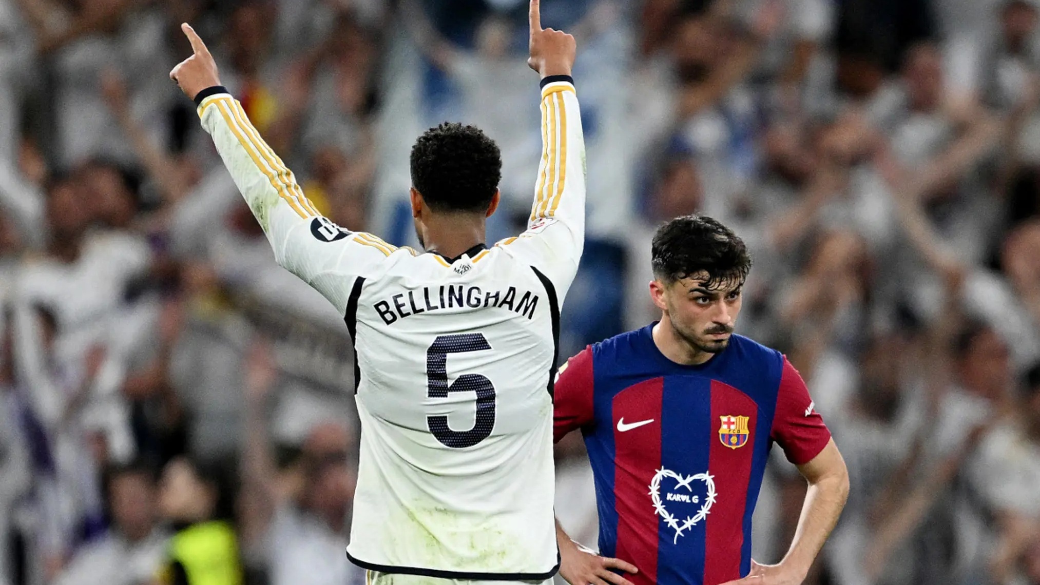 بيلينغهام نجم ريال مدريد محتفلاً بهدف حسم الكلاسيكو أمام برشلونة