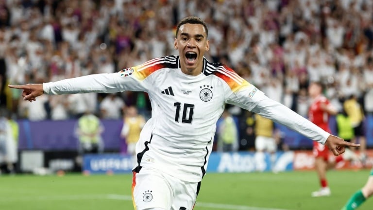 جمال موسيالا سجّل الهدف الثاني لألمانيا في مرمى الدنمارك خلال لقاء الدور ثمن النهائي لكأس أوروبا 