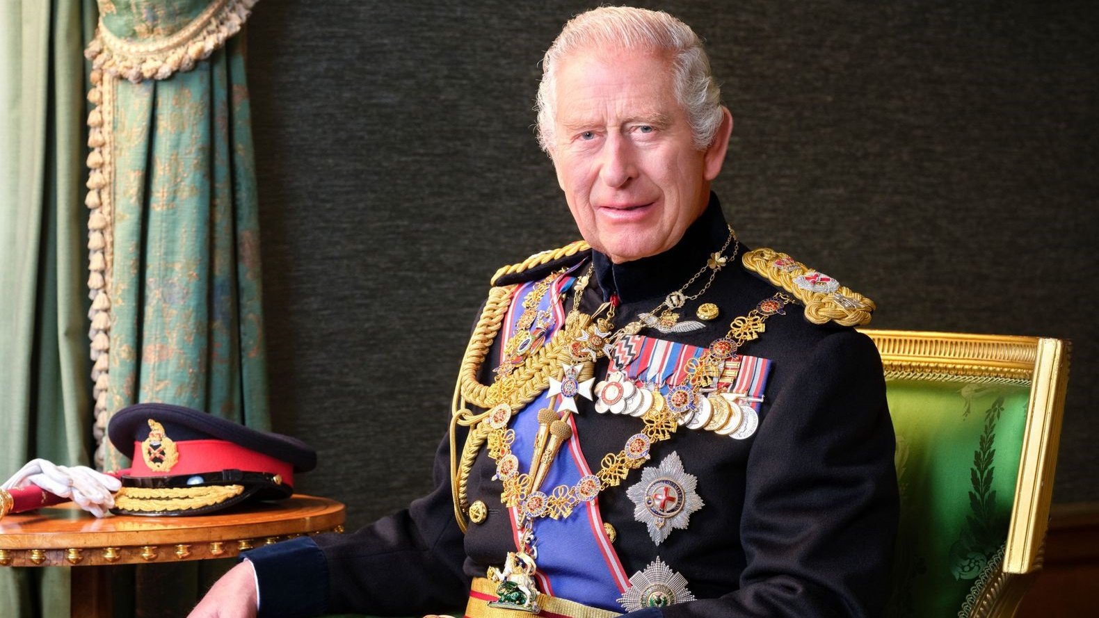 القصر الملكي نشر صورة جديدة بالزي العسكري للملك تشارلز 