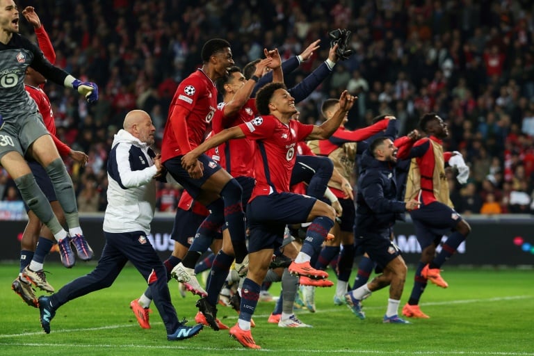 لاعبو ليل الفرنسي يحتفلون بالفوز على ريال مدريد الاسباني (1-0) في الجولة الثانية من مسابقة دوري أبطال أوروبا في ليل في الثاني من تشرين الأول/أكتوبر 2024